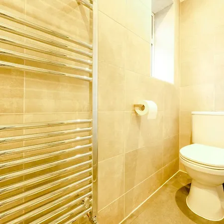 Apartment Wordsworth 6 Bedroom House