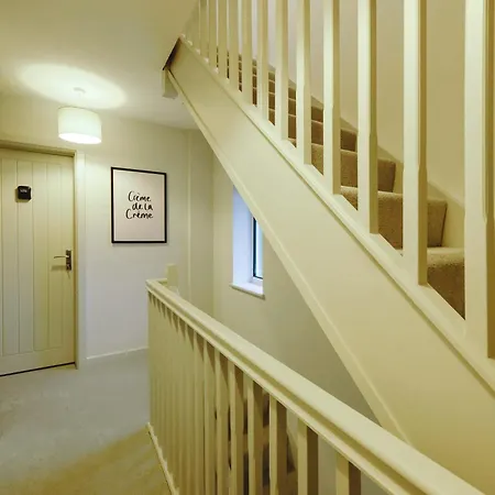 Wordsworth 6 Bedroom House Apartment *