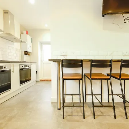 Apartman Wordsworth 6 Bedroom House Bristol