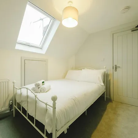 Wordsworth 6 Bedroom House *